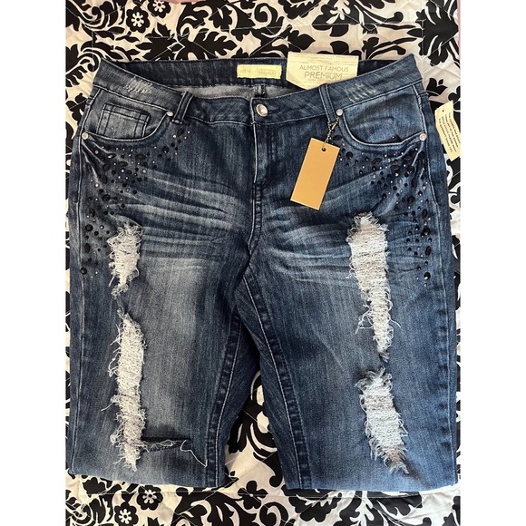 NWT Almost Famous Premium Plus Size Crystal Ripped Skinny Jeans, 18 - Picture 3 of 8